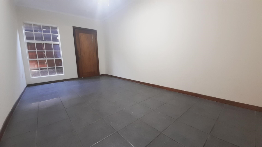 5 Bedroom Property for Sale in Ifafi North West